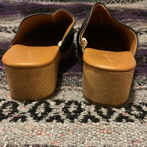 Universal Thread clogs - Picture 4 of 6